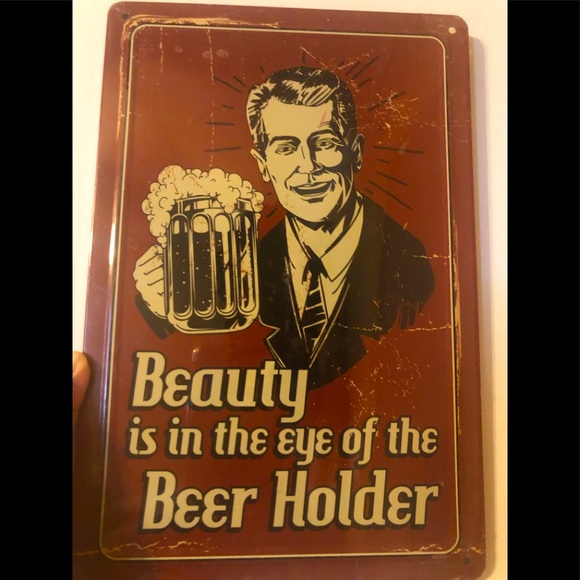 Metal sign - beauty is in the eye of the beer holder